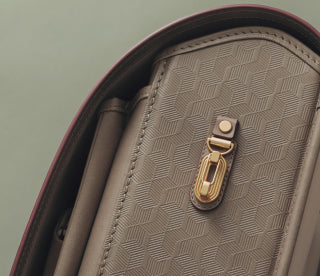 「HERTE」ストーングレージュ横面の柄