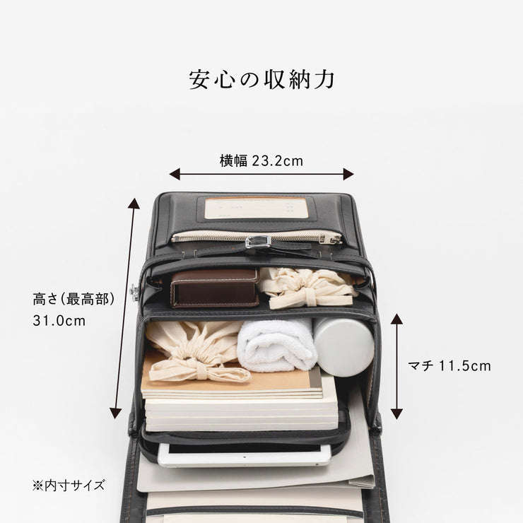 教材やタブレットがしっかり入る収納力