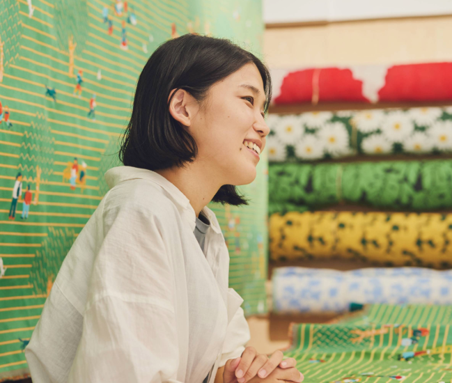 テキスタイルに織り込まれた、こどもたちへの思い