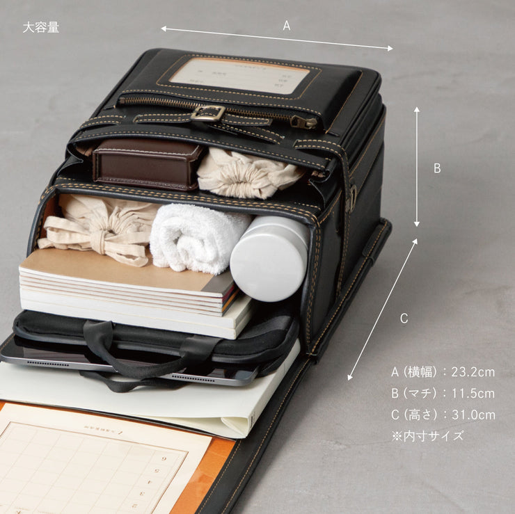 教材やタブレットがしっかり入る収納力