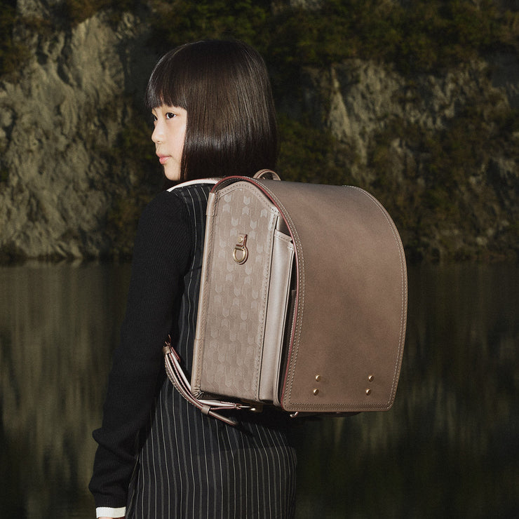 日常にそっと溶け込む、洗練された色