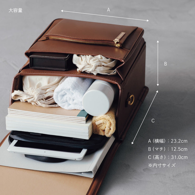 教材やタブレットがしっかり入る収納力