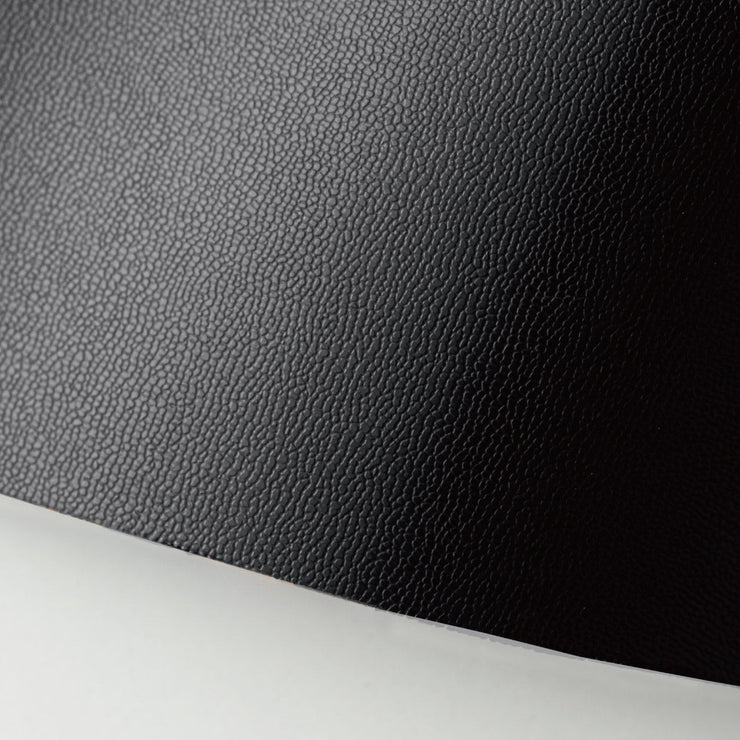 ほんのりとした凹凸で、傷が目立ちにくいスムース素材