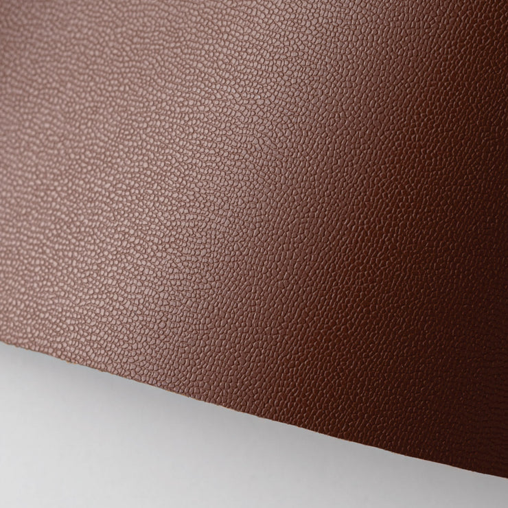 ほんのりとした凹凸で、傷が目立ちにくいスムース素材