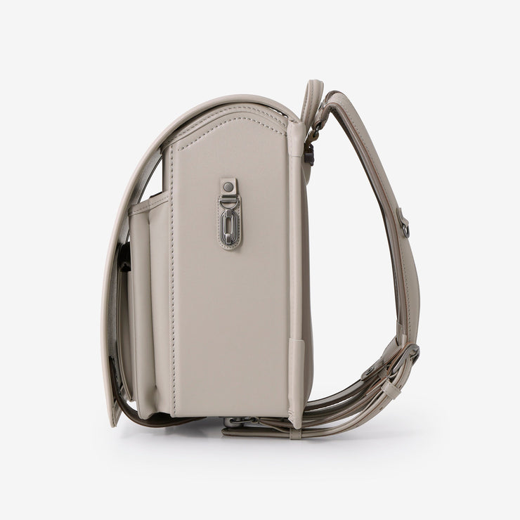 巾着などをかけられるナスカン付き