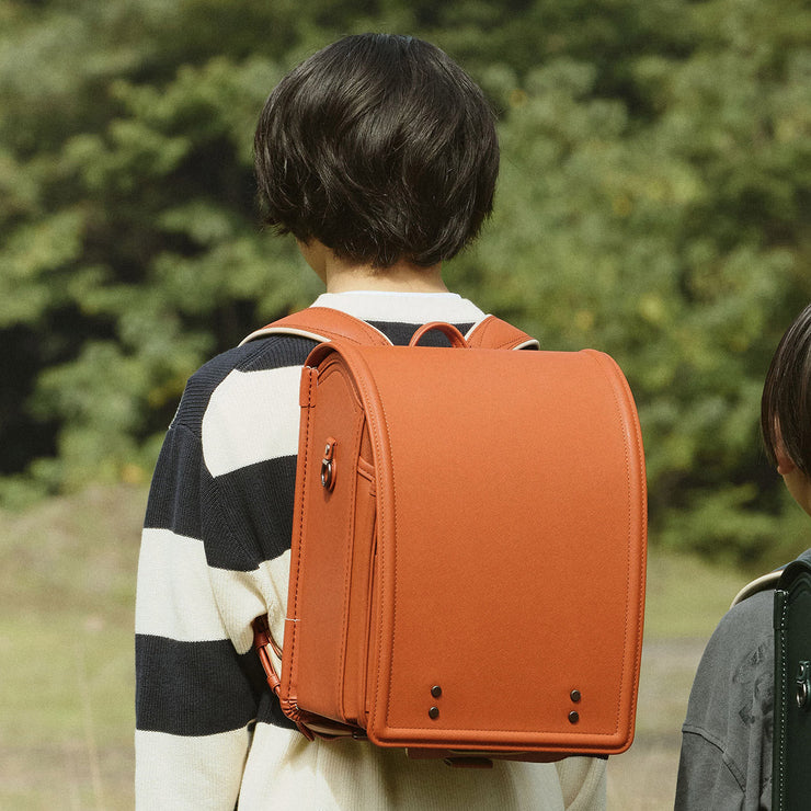 日常にそっと溶け込む、洗練された色