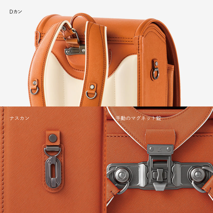 金具は、本体の色を引き立てるカラーに