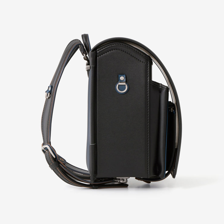 リフレクターなどを装着できるDカン付き