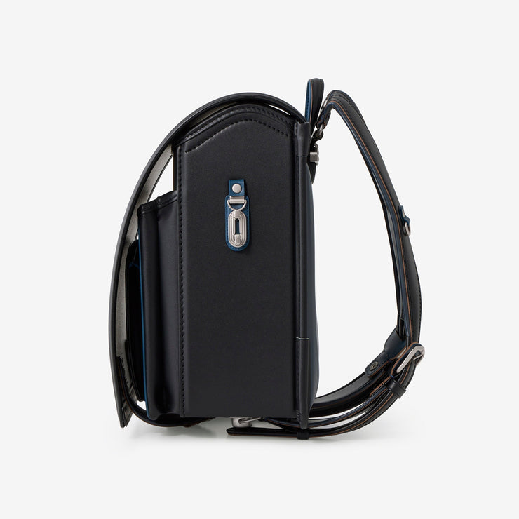 巾着などをかけられるナスカン付き