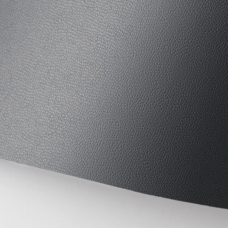 ほんのりとした凹凸で、傷が目立ちにくいスムース素材