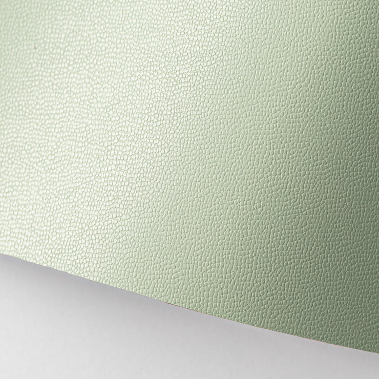 ほんのりとした凹凸で、傷が目立ちにくいスムース素材