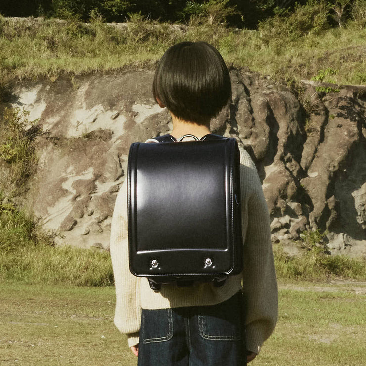 日常にそっと溶け込む、洗練された色