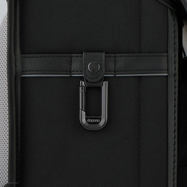 取り外しのできるカラビナ（付属品）