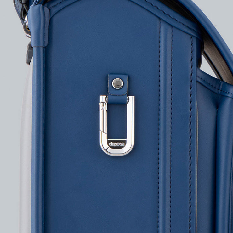 巾着などをかけられるカラビナ