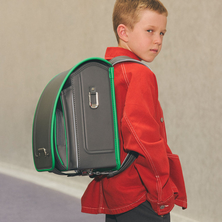 配色が映えるバイカラーのデザイン