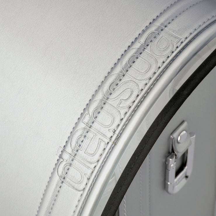 ロゴのエンボス加工