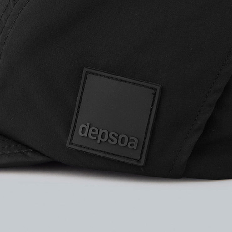 ラバー素材のロゴがアクセントに