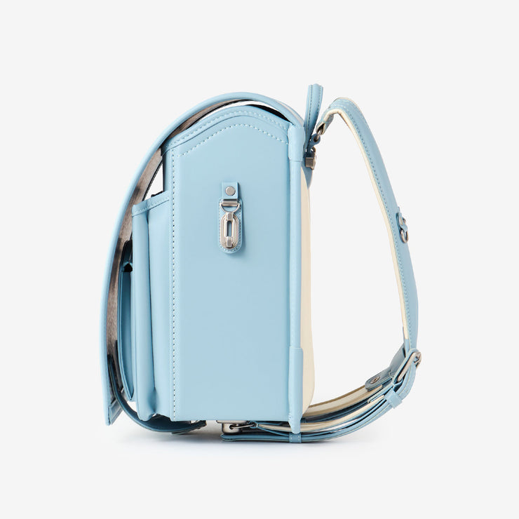 巾着などをかけられるナスカン付き