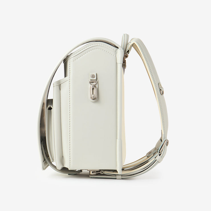 巾着などをかけられるナスカン付き