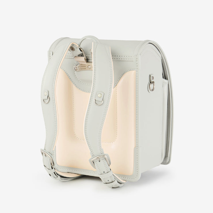 背中に優しくフィットする、柔らかな背あて