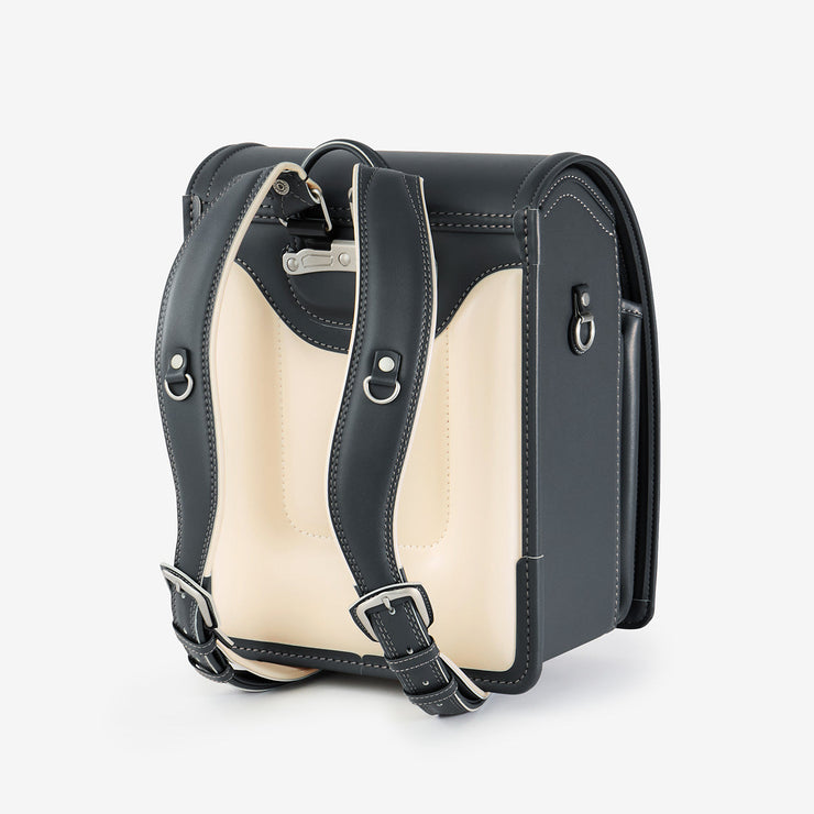 背中に優しくフィットする、柔らかな背あて