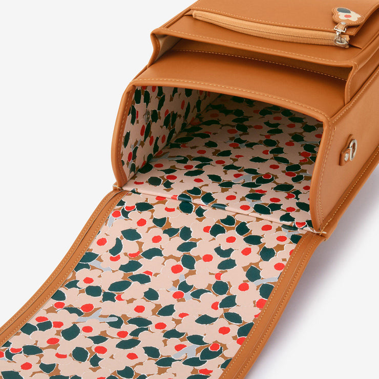 内装は、ミナ ペルホネン描き下ろしの絵柄