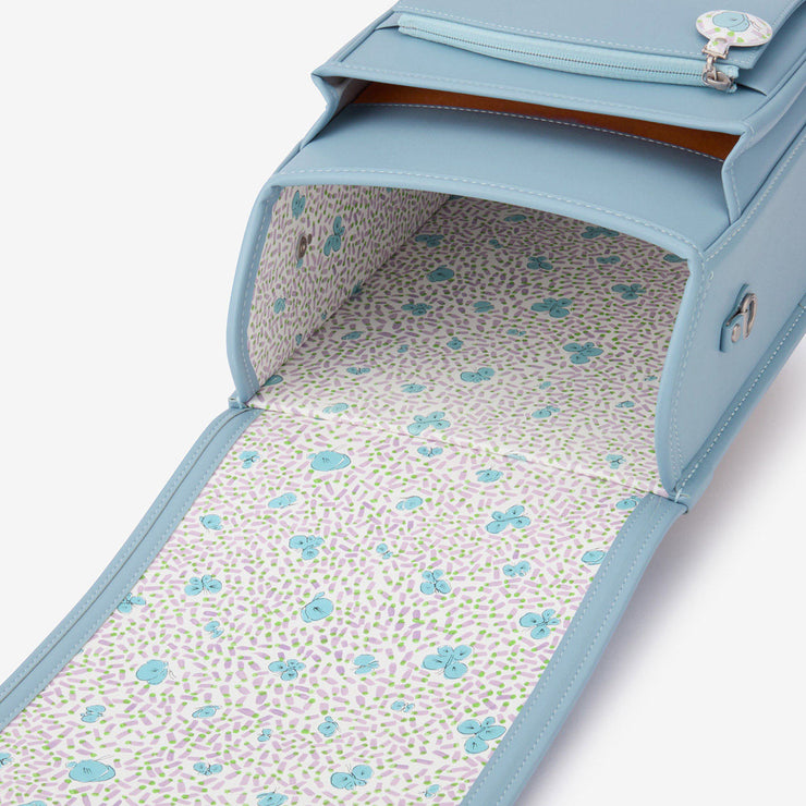 内装は、ミナ ペルホネン描き下ろしの絵柄