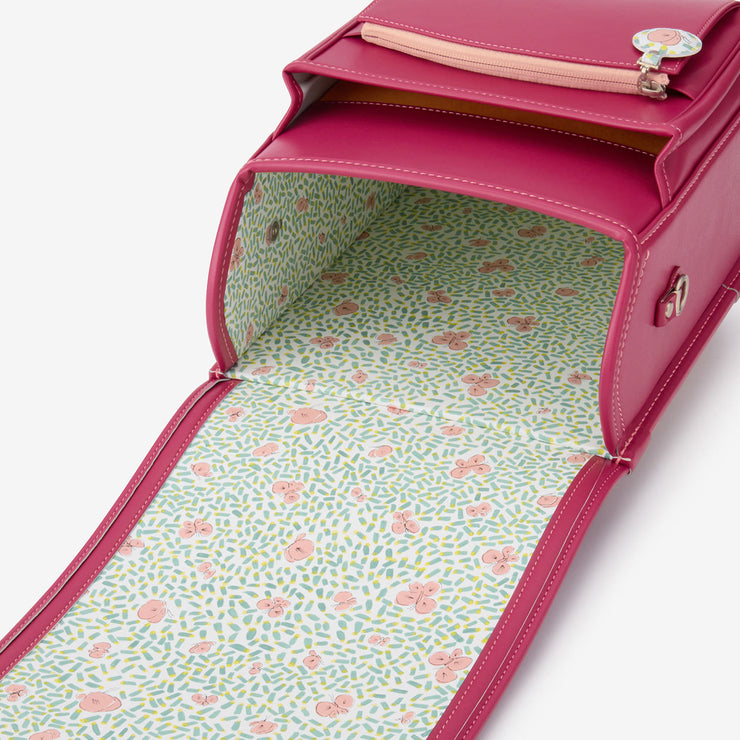 内装は、ミナ ペルホネン描き下ろしの絵柄