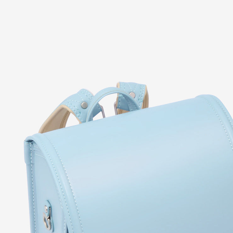 ロッカーへの出し入れや、持ち運びに便利な持ち手