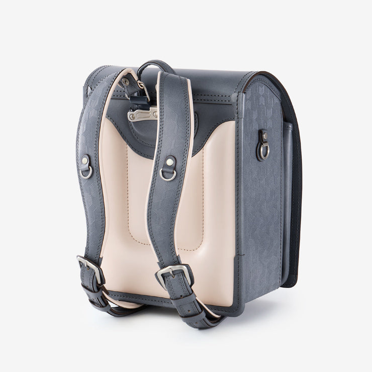 背中に優しくフィットする、柔らかな背あて