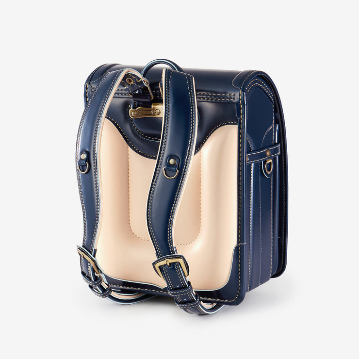 背中に優しくフィットする、柔らかな背あて