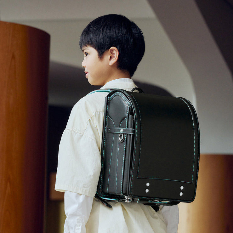 日常にそっと溶け込む、洗練された色