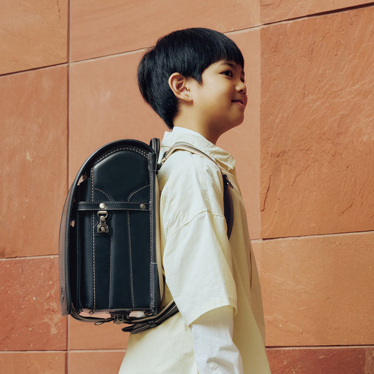 日常にそっと溶け込む、洗練された色