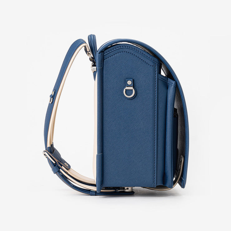 リフレクターなどを装着できるDカン付き