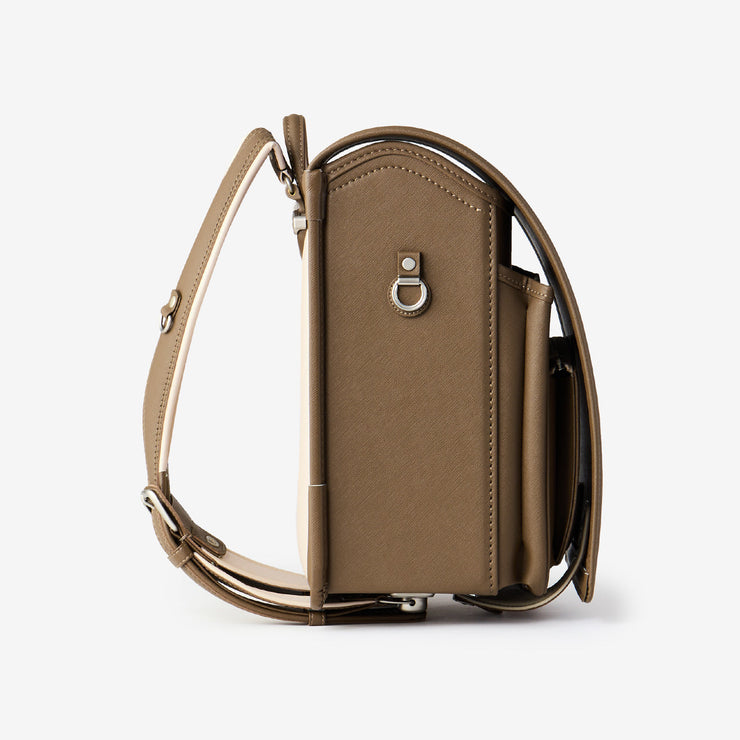 リフレクターなどを装着できるDカン付き