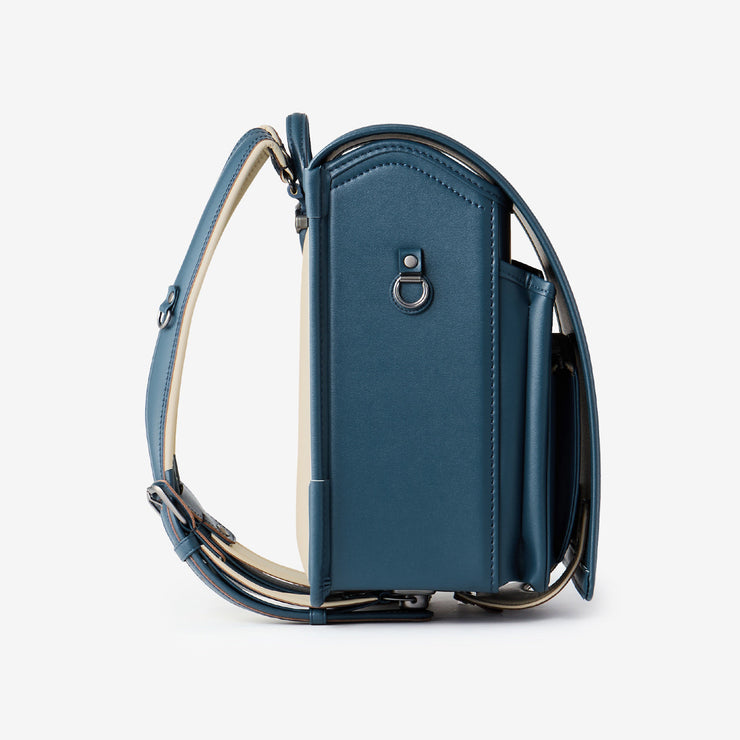 リフレクターなどを装着できるDカン付き