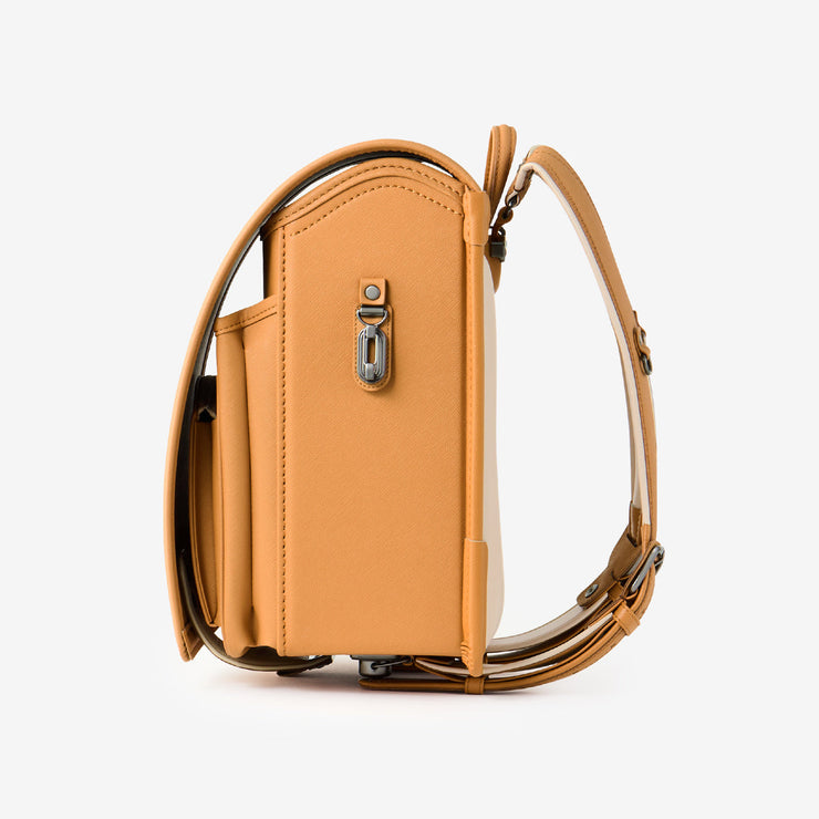 巾着などをかけられるナスカン付き