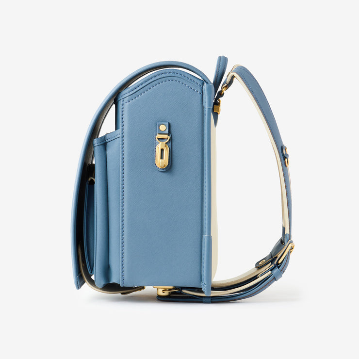 巾着などをかけられるナスカン付き