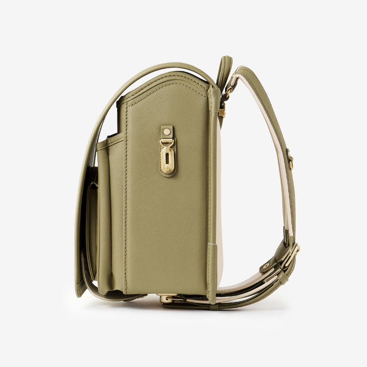 巾着などをかけられるナスカン付き