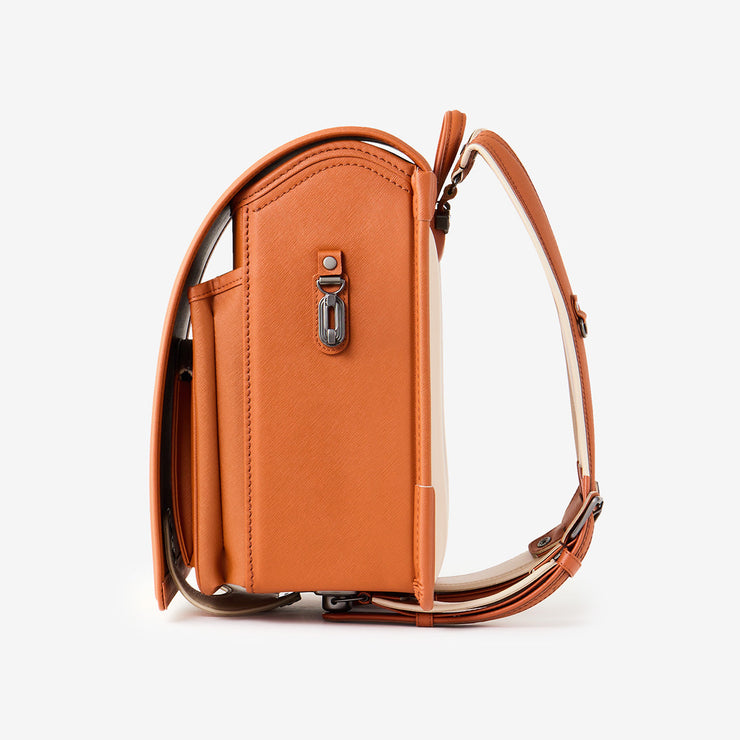 巾着などをかけられるナスカン付き