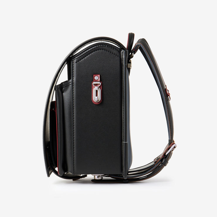 巾着などをかけられるナスカン付き