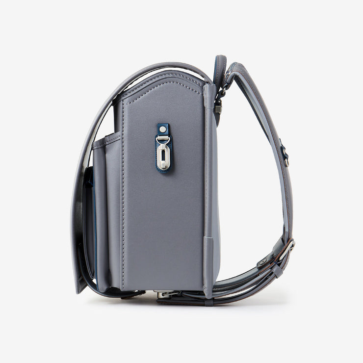 巾着などをかけられるナスカン付き