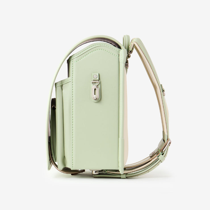 巾着などをかけられるナスカン付き