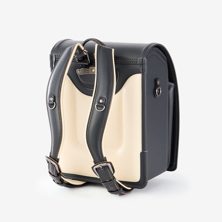 背中に優しくフィットする、柔らかな背あて