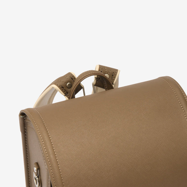 ロッカーへの出し入れや、持ち運びに便利な持ち手