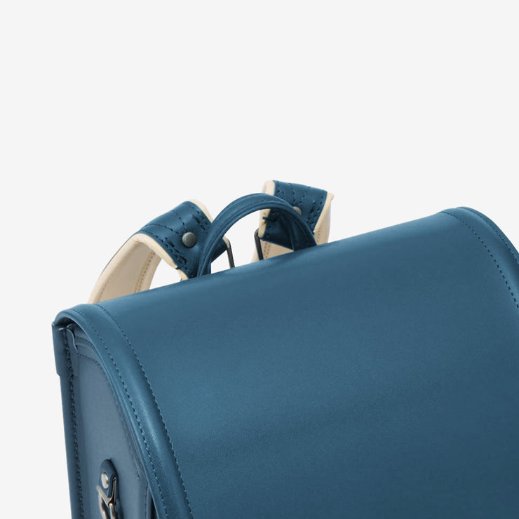 ロッカーへの出し入れや、持ち運びに便利な持ち手