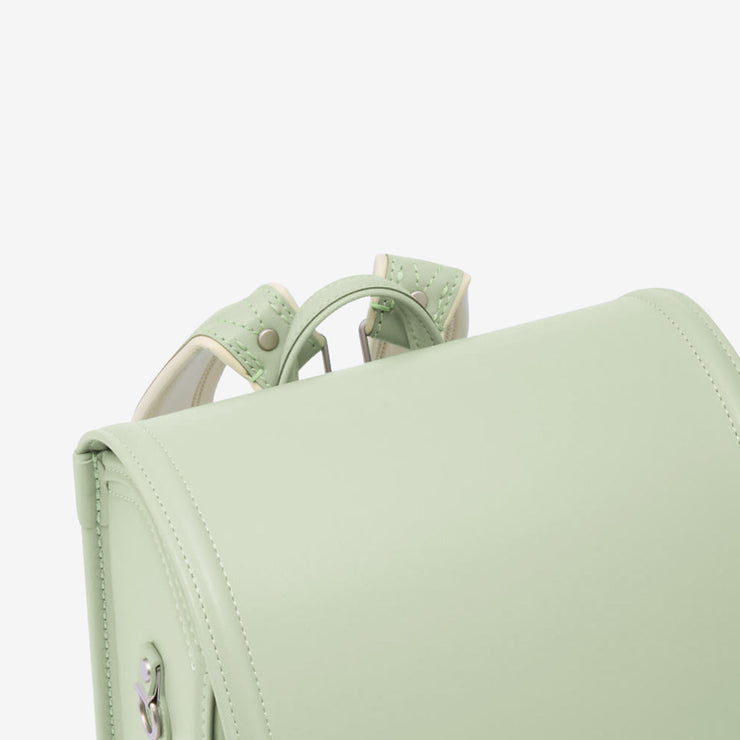 ロッカーへの出し入れや、持ち運びに便利な持ち手