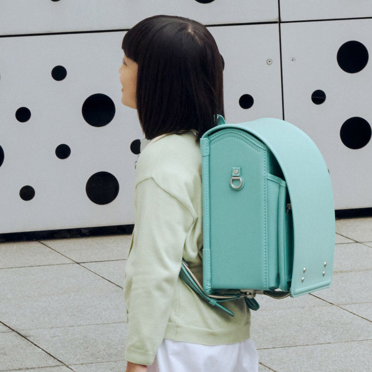 日常にそっと溶け込む、洗練された色