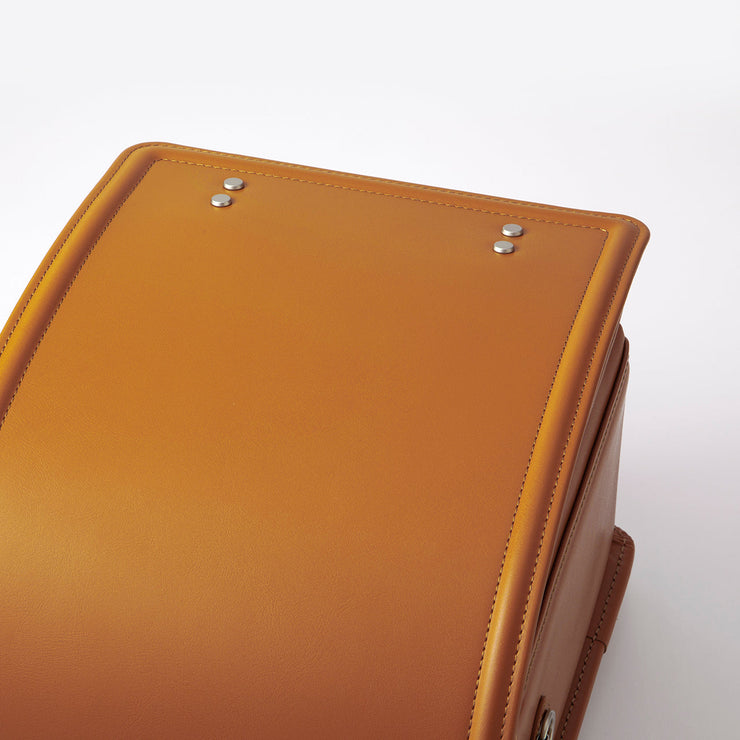 アクセントの金具は、シルバーカラーつや消し