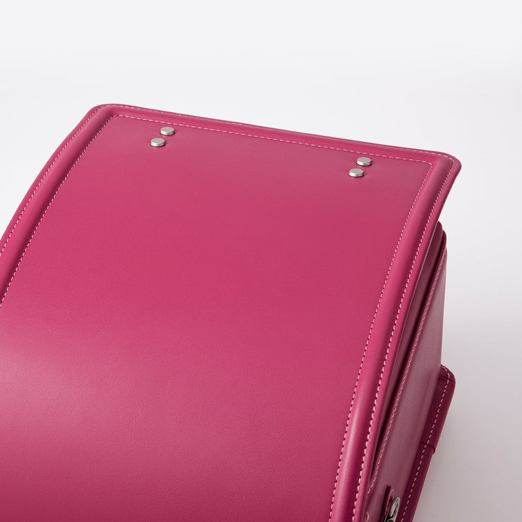 アクセントの金具は、シルバーカラーつや消し